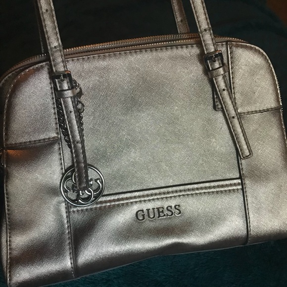 Guess purse - Picture 2 of 4